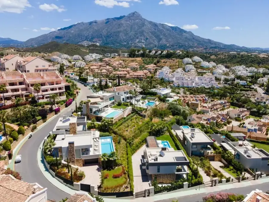 Golf valley properties surrounded by lush greenery in Nueva Andalucía
